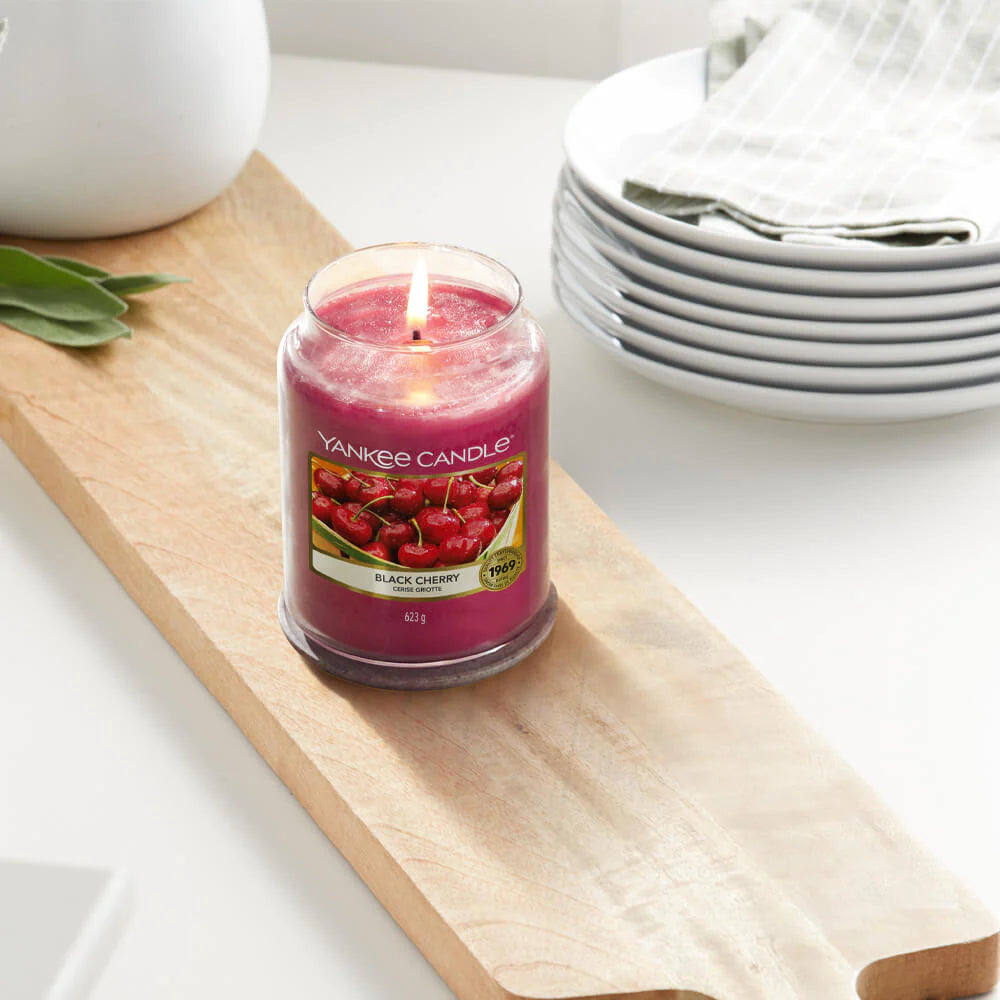 BLACK CHERRY YANKEE CANDLE