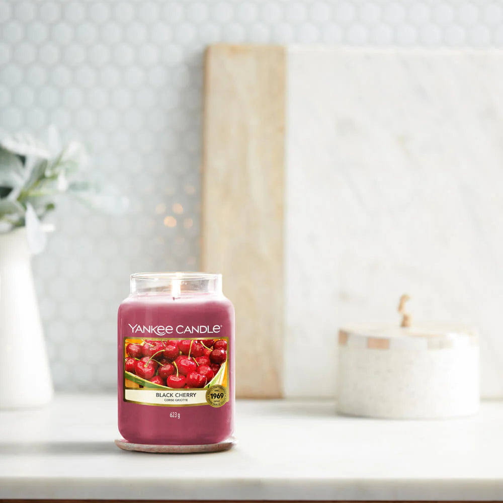 BLACK CHERRY YANKEE CANDLE